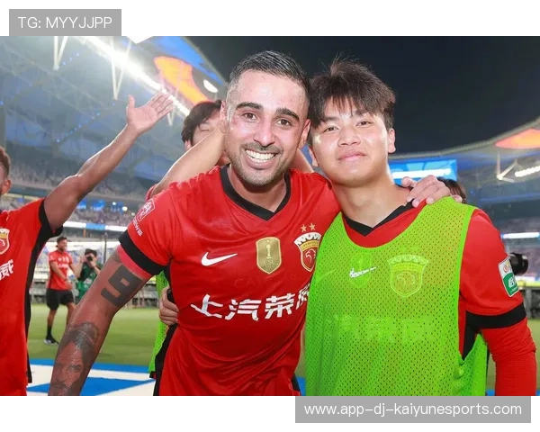 上海海港球员赛后采访，上海海港队主帅